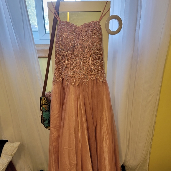 Dress - Picture 1 of 1